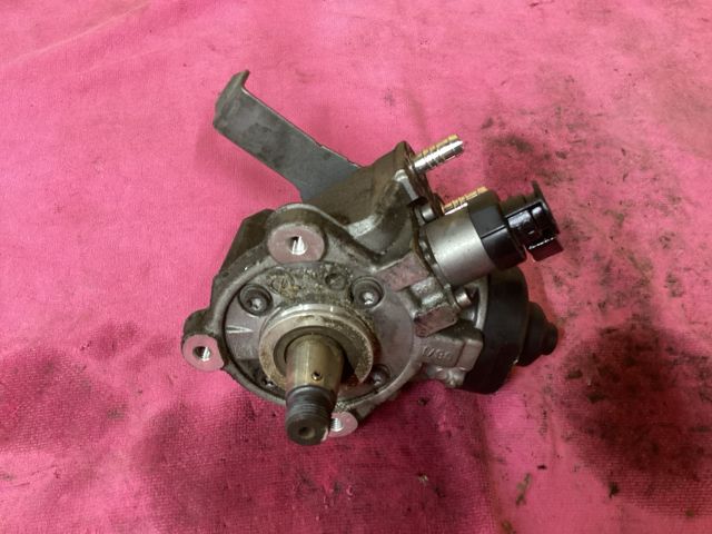 bontott VW PASSAT B7 Nagynyomású Szivattyú