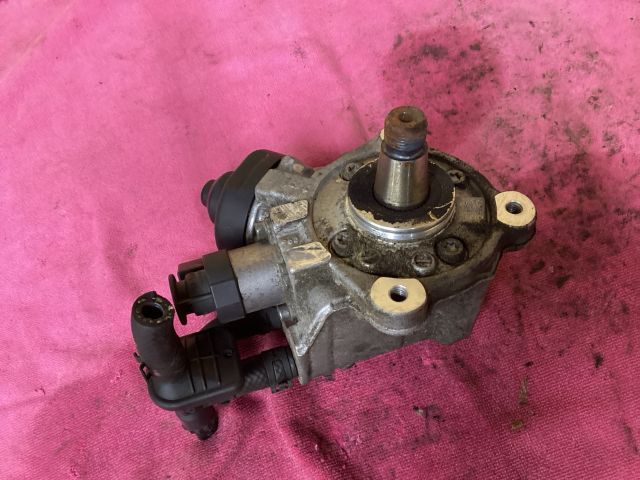 bontott VW PASSAT B7 Nagynyomású Szivattyú