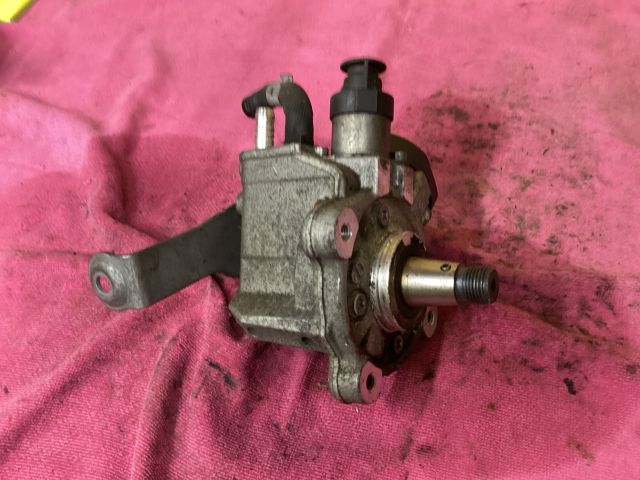 bontott VW PASSAT B7 Nagynyomású Szivattyú