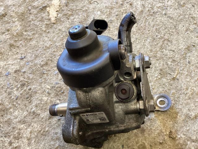 bontott VW PASSAT B7 Nagynyomású Szivattyú