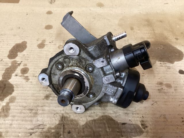 bontott VW PASSAT B7 Nagynyomású Szivattyú