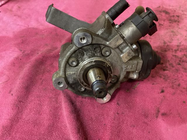 bontott VW PASSAT B7 Nagynyomású Szivattyú