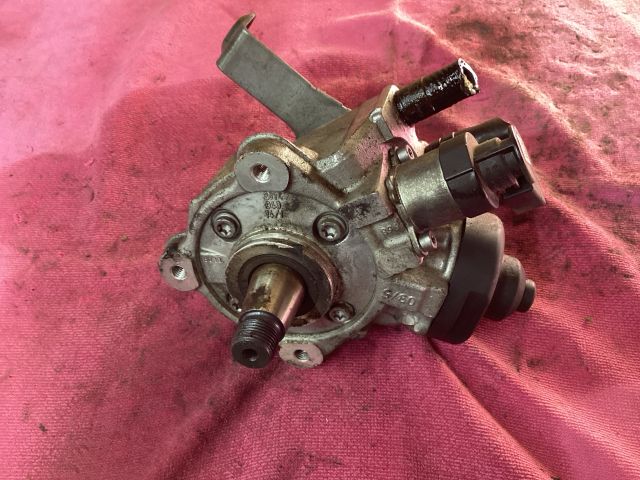 bontott VW PASSAT B7 Nagynyomású Szivattyú