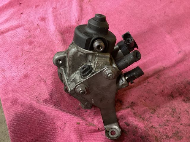 bontott VW PASSAT B7 Nagynyomású Szivattyú