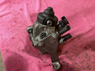 bontott VW PASSAT B7 Nagynyomású Szivattyú