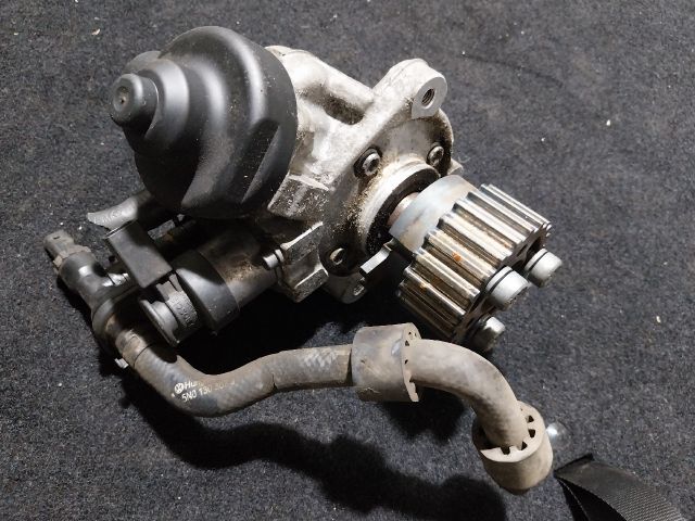 bontott VW PASSAT B7 Nagynyomású Szivattyú