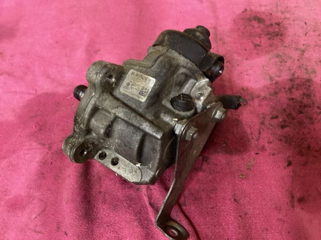 bontott VW PASSAT B7 Nagynyomású Szivattyú