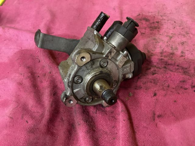 bontott VW PASSAT B7 Nagynyomású Szivattyú