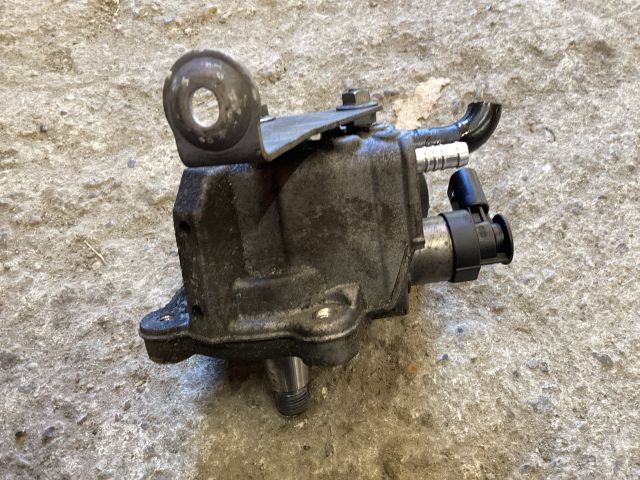 bontott VW PASSAT B7 Nagynyomású Szivattyú