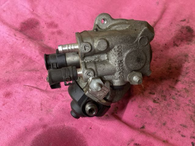 bontott VW PASSAT B7 Nagynyomású Szivattyú