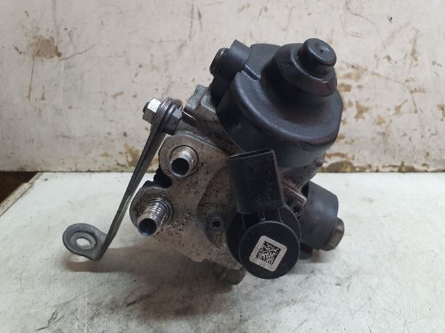 bontott VW PASSAT B7 Nagynyomású Szivattyú