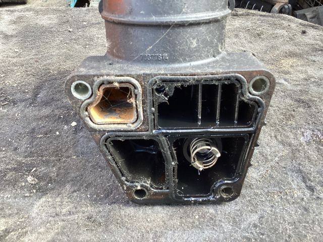 bontott VW PASSAT B7 Olajszűrő Ház