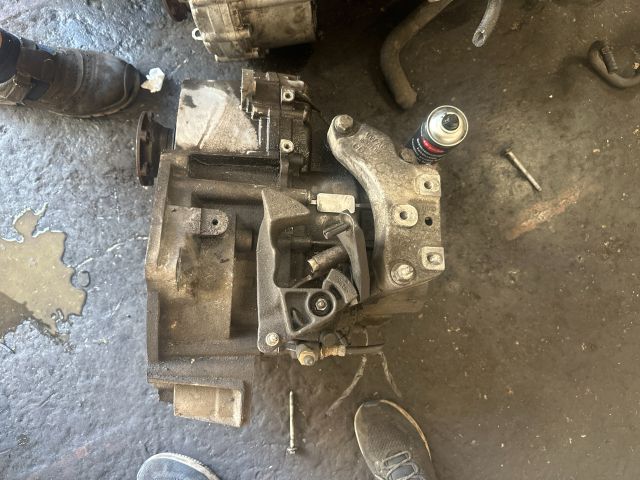 bontott VW PASSAT B7 Váltó (Mechanikus)