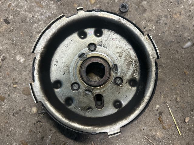 bontott VW PASSAT B7 Vezérműkerék