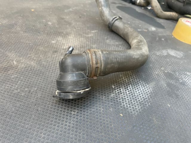 bontott VW PASSAT B7 Vízhűtő Cső Felső