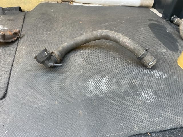 bontott VW PASSAT B7 Vízhűtő Cső Felső