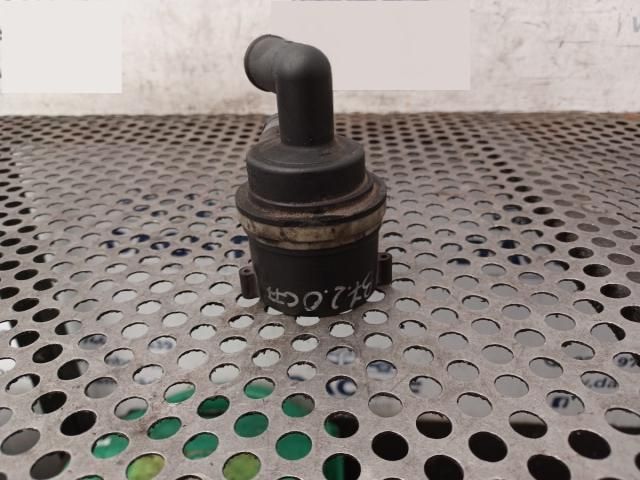 bontott VW PASSAT B7 Vízpumpa
