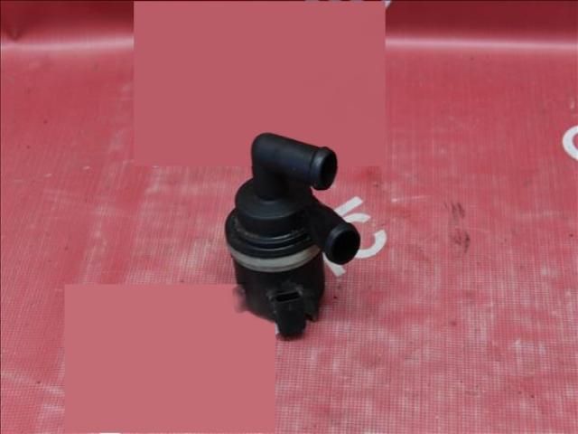 bontott VW PASSAT B7 Vízpumpa