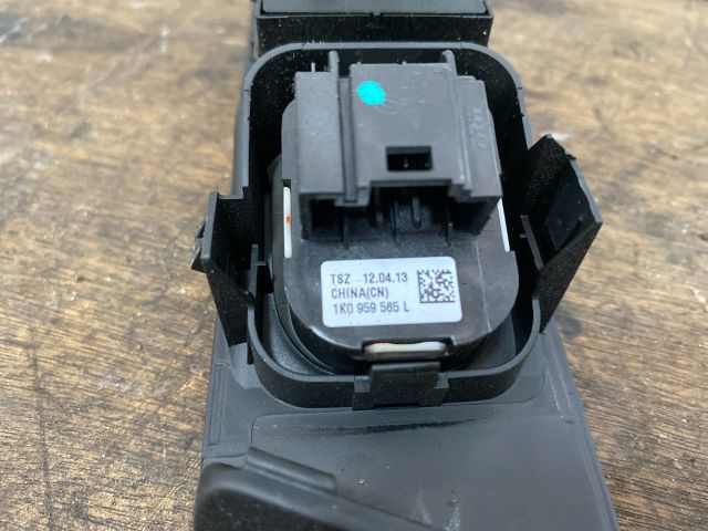 bontott VW PASSAT B7 Ablakemelő és Tükör Kapcsoló