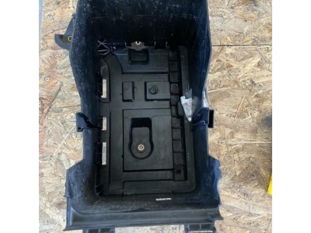 bontott VW PASSAT B7 Akkumulátor Tartó