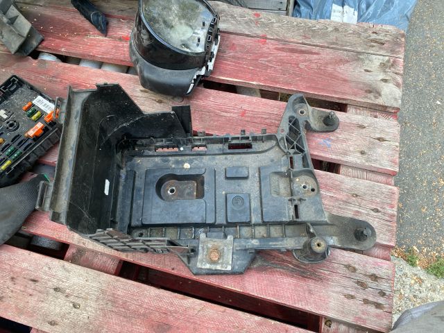 bontott VW PASSAT B7 Akkumulátor Tartó