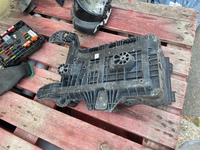 bontott VW PASSAT B7 Akkumulátor Tartó