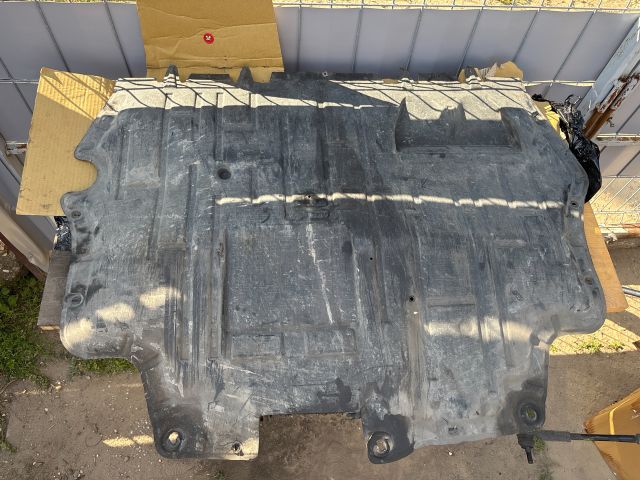 bontott VW PASSAT B7 Alsó Motorburkolat