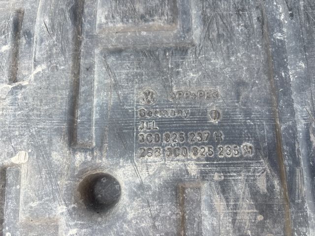 bontott VW PASSAT B7 Alsó Motorburkolat