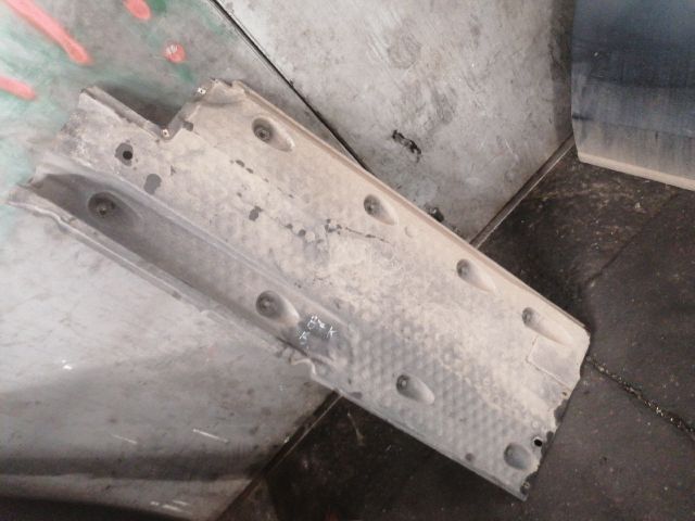 bontott VW PASSAT B7 Alsó Padlólemez Burkolat