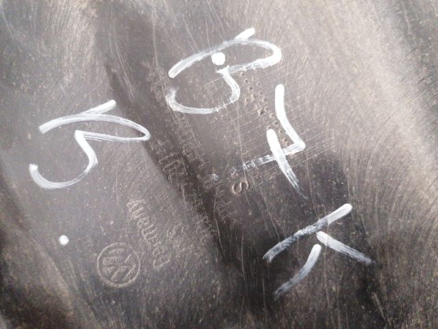 bontott VW PASSAT B7 Alsó Padlólemez Burkolat