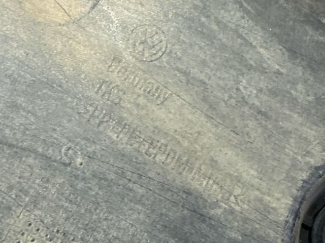 bontott VW PASSAT B7 Alsó Padlólemez Burkolat