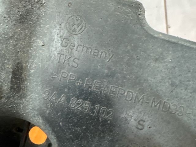 bontott VW PASSAT B7 Alsó Padlólemez Burkolat