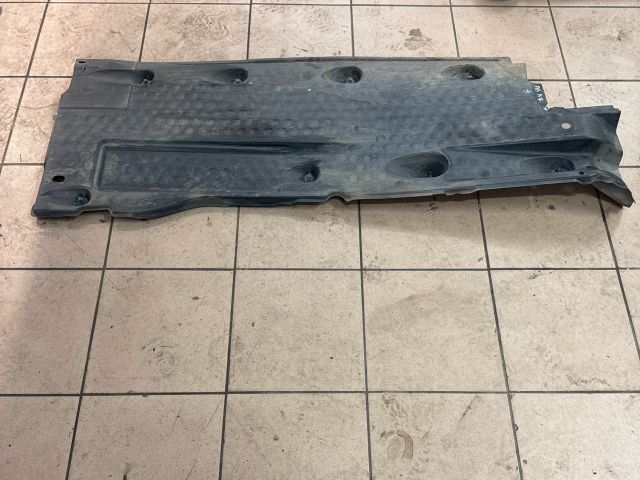 bontott VW PASSAT B7 Alsó Padlólemez Burkolat