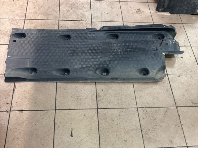 bontott VW PASSAT B7 Alsó Padlólemez Burkolat