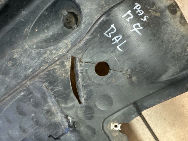 bontott VW PASSAT B7 Alsó Padlólemez Burkolat