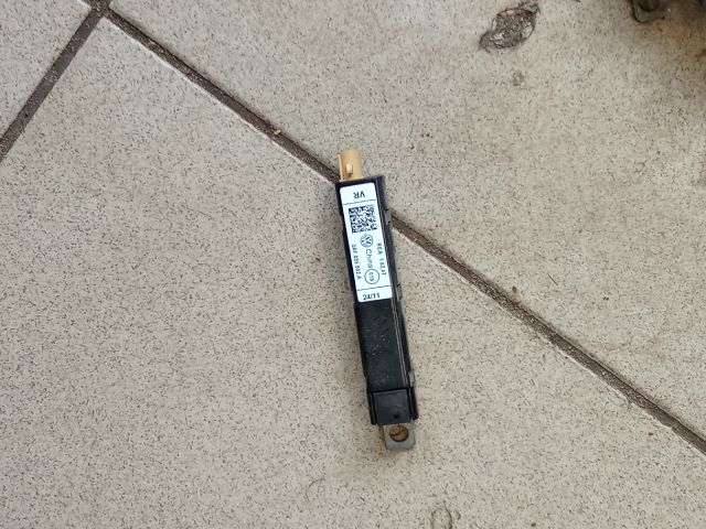 bontott VW PASSAT B7 Antenna Erősítő