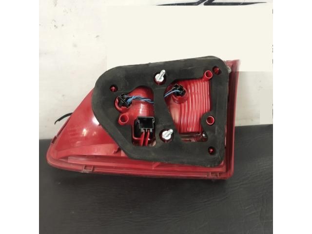 bontott VW PASSAT B7 Bal Belső Hátsó Lámpa