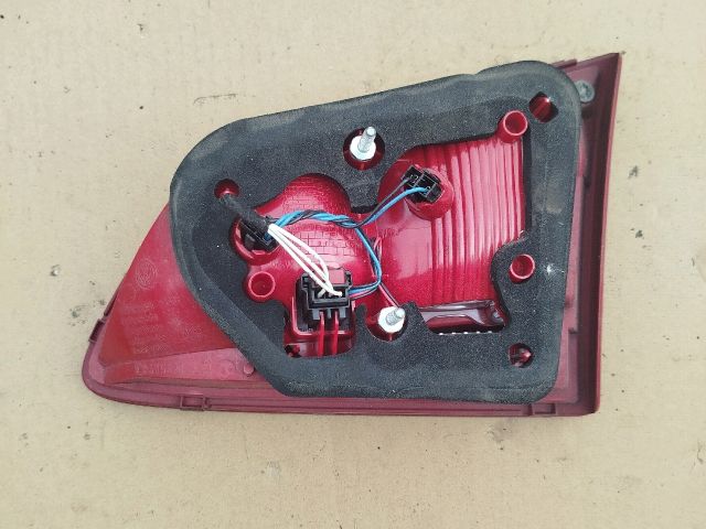 bontott VW PASSAT B7 Bal Belső Hátsó Lámpa