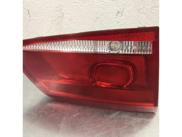 bontott VW PASSAT B7 Bal Belső Hátsó Lámpa