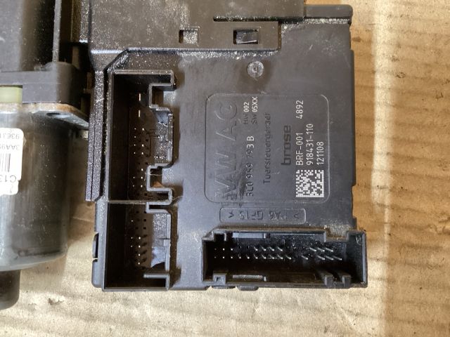 bontott VW PASSAT B7 Bal első Ablakemelő Motor