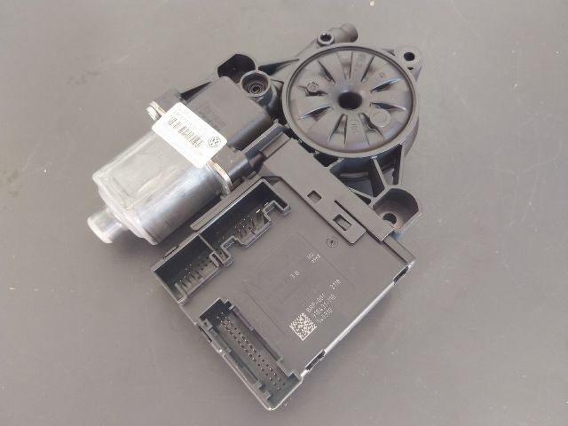 bontott VW PASSAT B7 Bal első Ablakemelő Motor