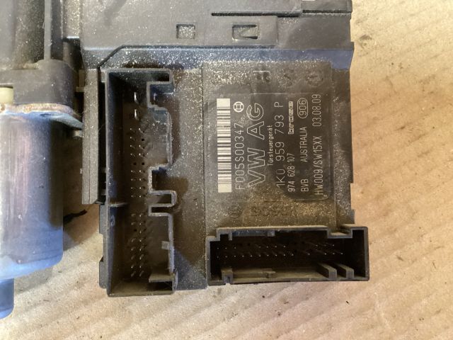 bontott VW PASSAT B7 Bal első Ablakemelő Motor