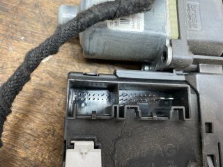 bontott VW PASSAT B7 Bal első Ablakemelő Motor