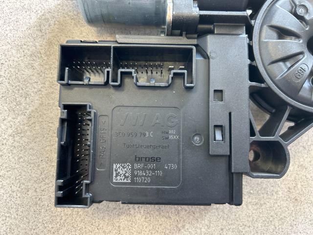 bontott VW PASSAT B7 Bal első Ablakemelő Motor