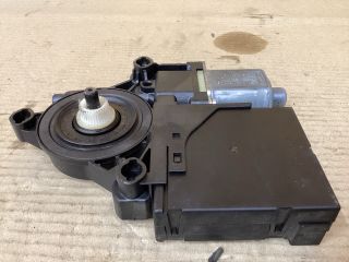 bontott VW PASSAT B7 Bal első Ablakemelő Motor