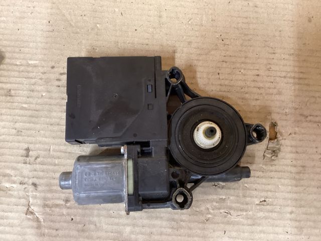 bontott VW PASSAT B7 Bal első Ablakemelő Motor