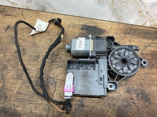 bontott VW PASSAT B7 Bal első Ablakemelő Motor