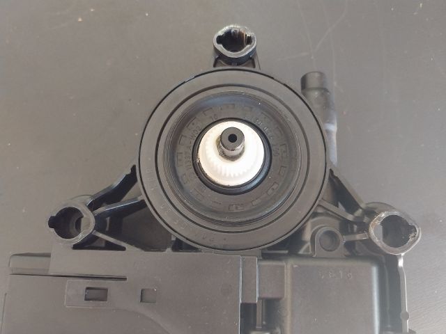 bontott VW PASSAT B7 Bal első Ablakemelő Motor