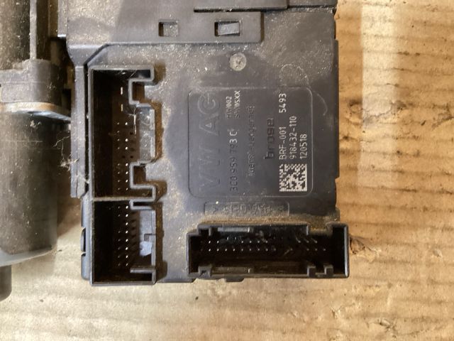 bontott VW PASSAT B7 Bal első Ablakemelő Motor