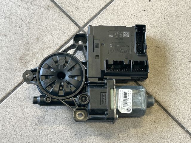 bontott VW PASSAT B7 Bal első Ablakemelő Motor